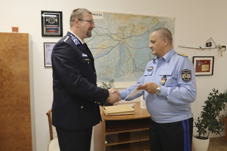 Németh Róbert főtörzsőrmester és Boross Zoltán dandártábornok