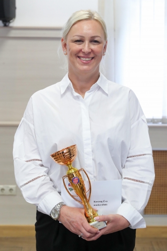 Korcsog Éva munkavállaló