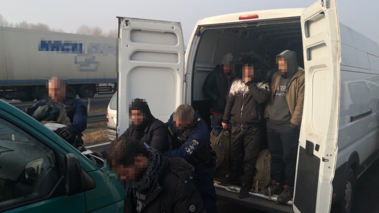 embercsempészek elfogása M0-ás autóút 20200110