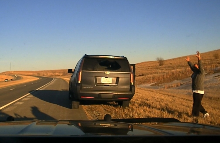 Sofőr feltett kézzel