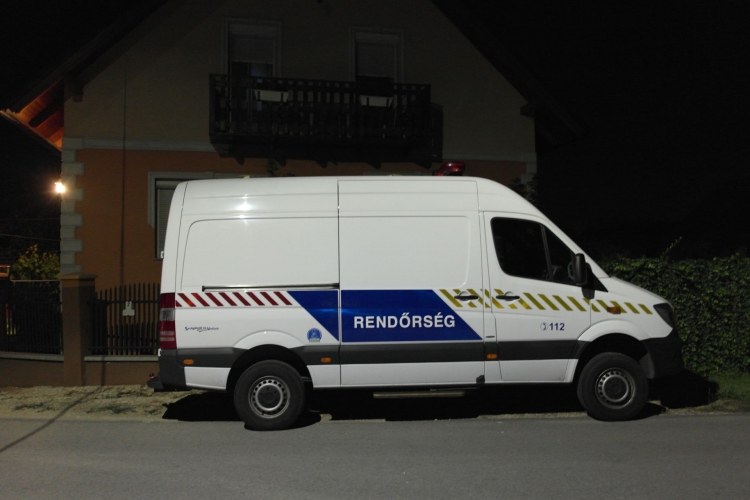 Emb_öl_Ásványráró_2