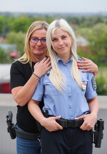 Nóska Anett főtörzszászlós és Varga Evelin őrmester